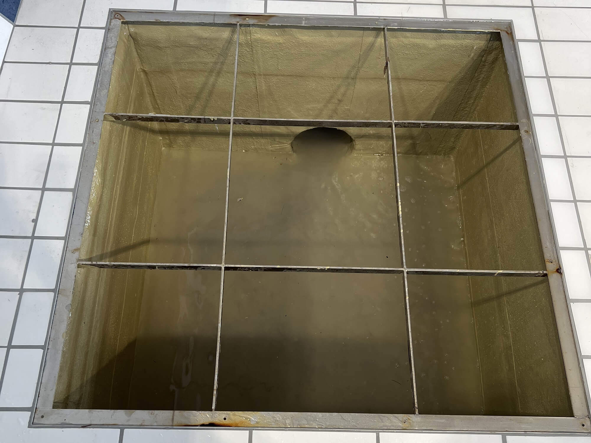 Regard de fond de bassin